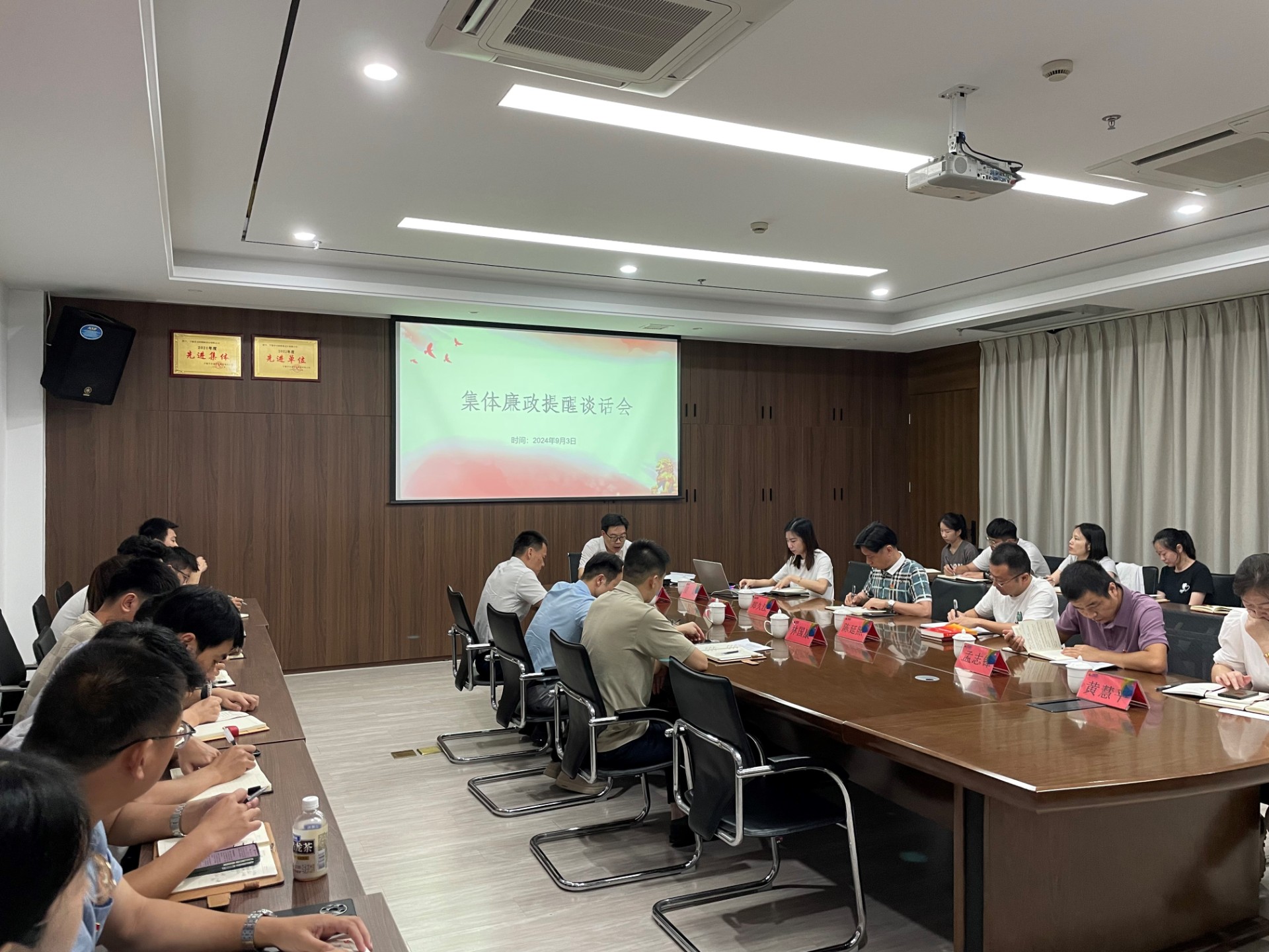 市交投集團領導深入市交投物流集團市交投勘察設計公司開展聯(lián)系點工作，葉嵐清拍攝2.jpg